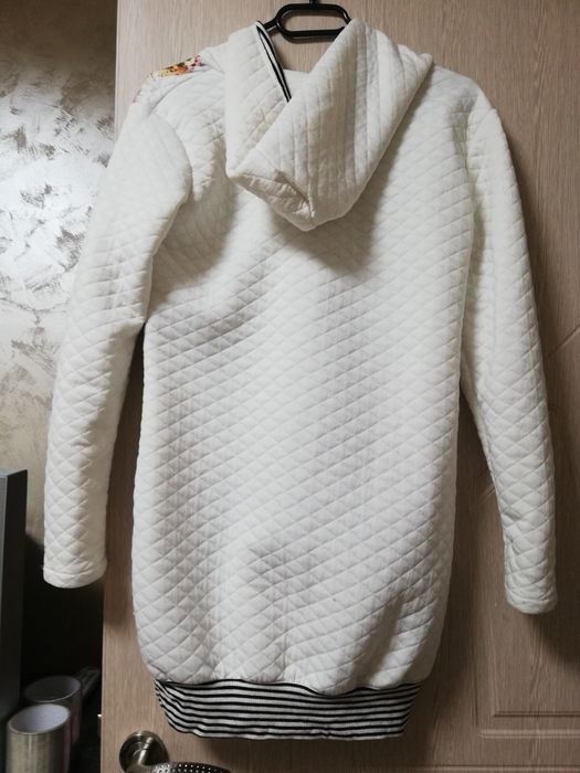 Дълга блуза с качулка 15лв