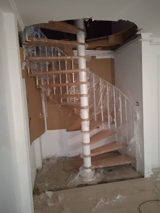 Scări interioare și exterioare.