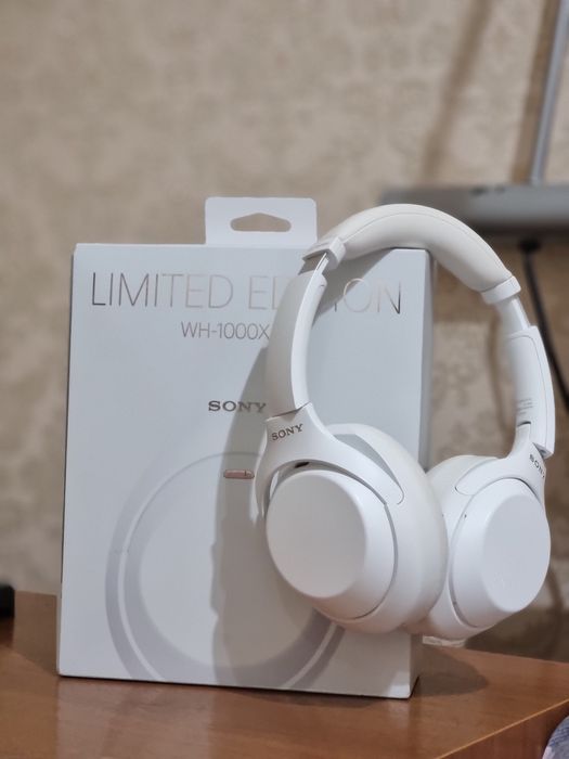 Sony WH-1000XM4 Limited Edition

WH-1000XM4