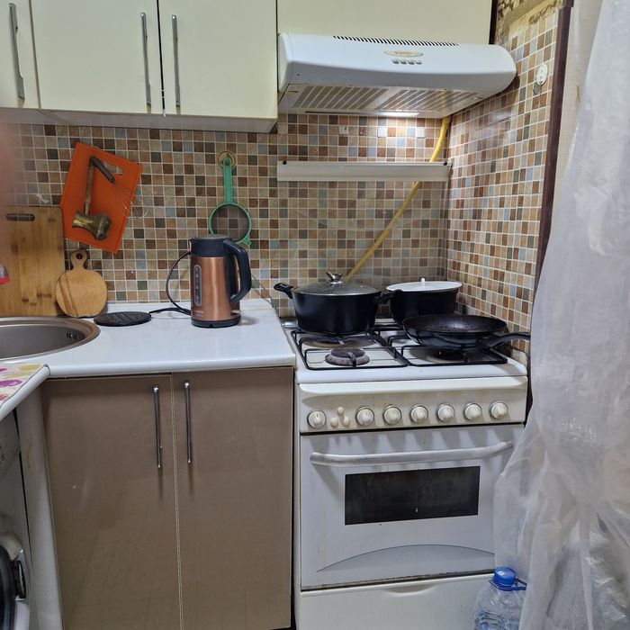 Продаётся мебель для кухни,плита,вытяжка,стиральная машина
