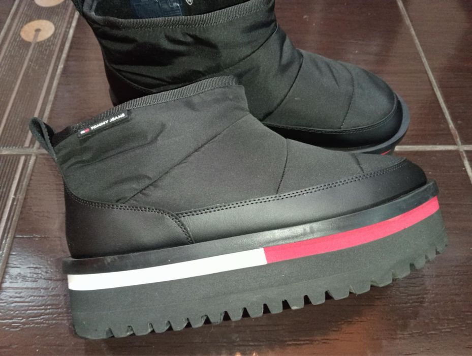 Ghete Tommy Jeans noi fara eticheta