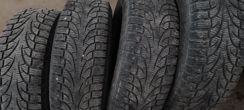 Продам зимние шины Пирелли 225/65/17