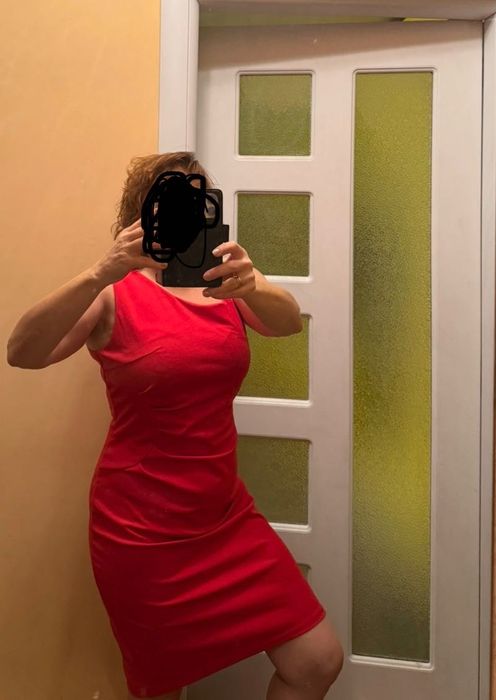 Червена рокля за парти