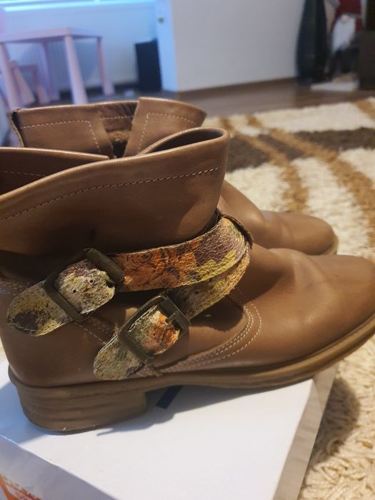 Ghete piele cu model floral
