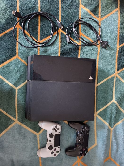 De vânzare Ps4 1 terra mai multe detalii la telefon.
