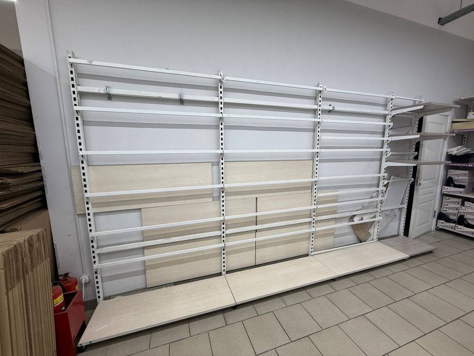 Продаются полки, стеллажи витринные для выкладки товаров