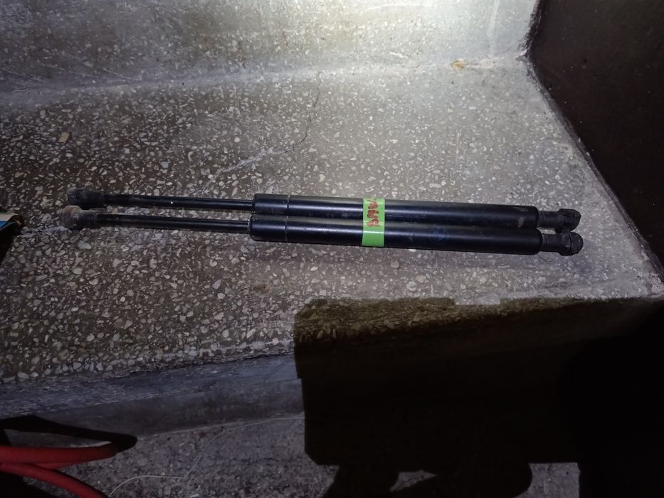 Vând telescoape de portbagaj BMW seria 3 e 46