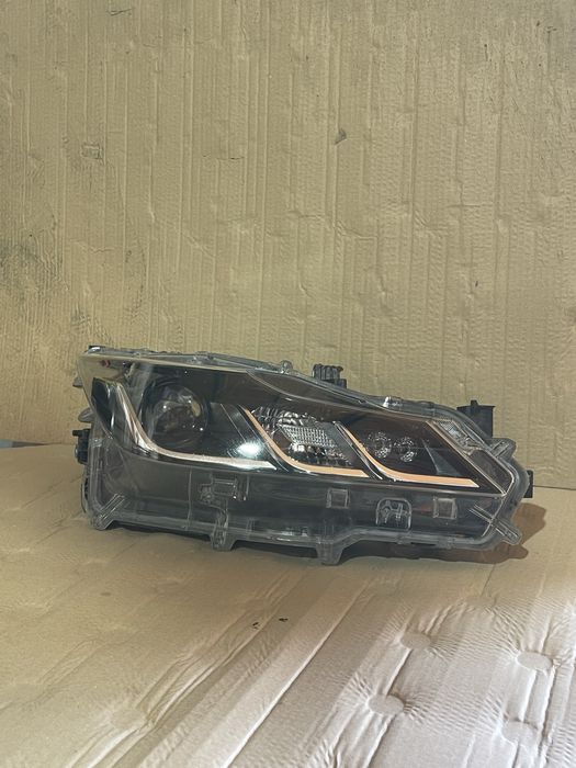 Far dreapta Toyota Corolla XII 7 E21 Sedan 8111002T3100 a 2018-2023