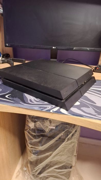 Playstation 4 modelul clasic