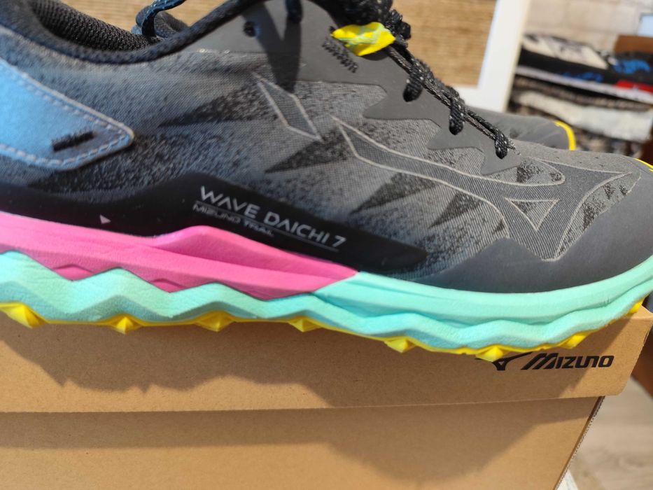 Дамски обувки за бягане