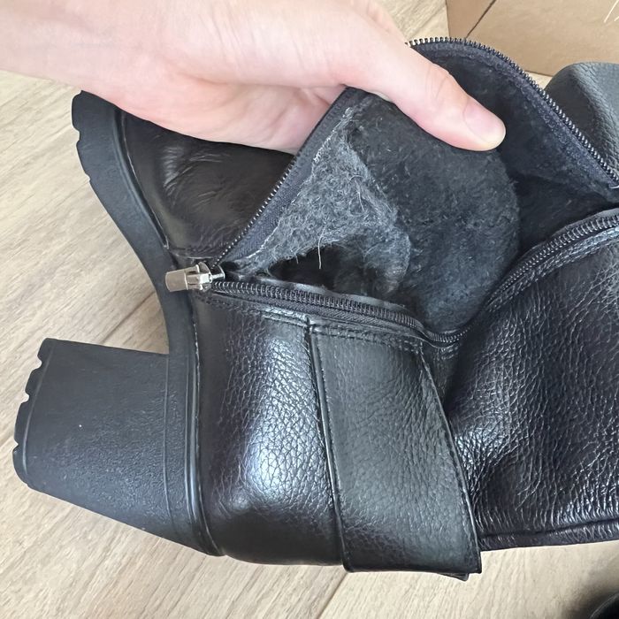 Кожени ботуши с ток