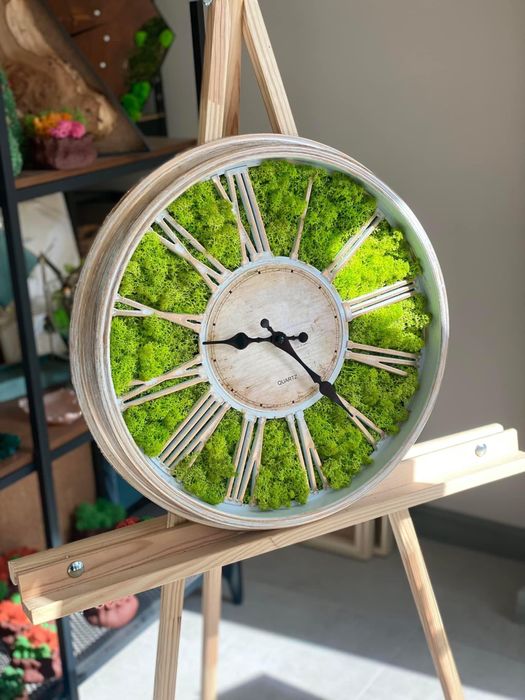 Часовник с дърво и скандинавски мъх - уникати