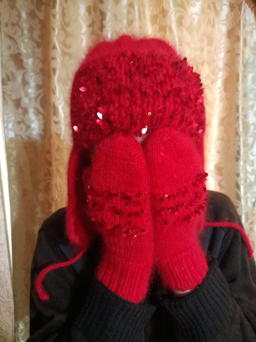 Вязаная Шапка-ушанка  и  варежки(комплект)