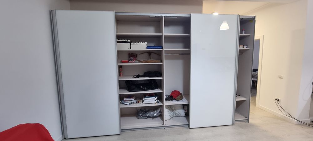 Dulap mare cu uși glisante, alb lucios