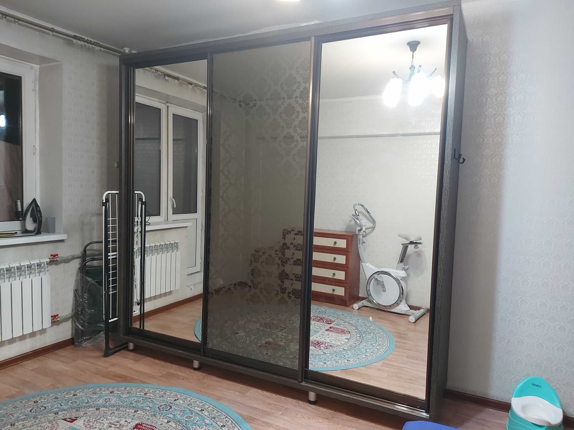 Продам шкаф-купе размером В240×Ш250×Г60 см.