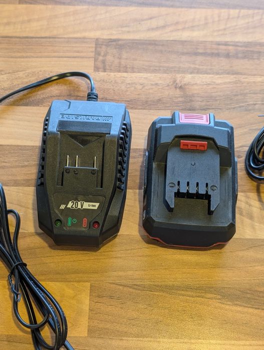 Incărcător și acumulator baterie Parkside de 4 Ah si de 2 Ah