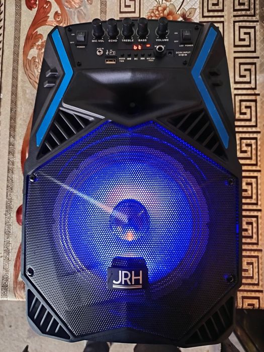 Vând boxa jrh,boxa este nouă