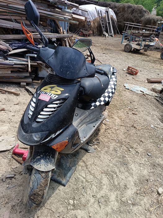 Vând sau schimb aprilia sr 50