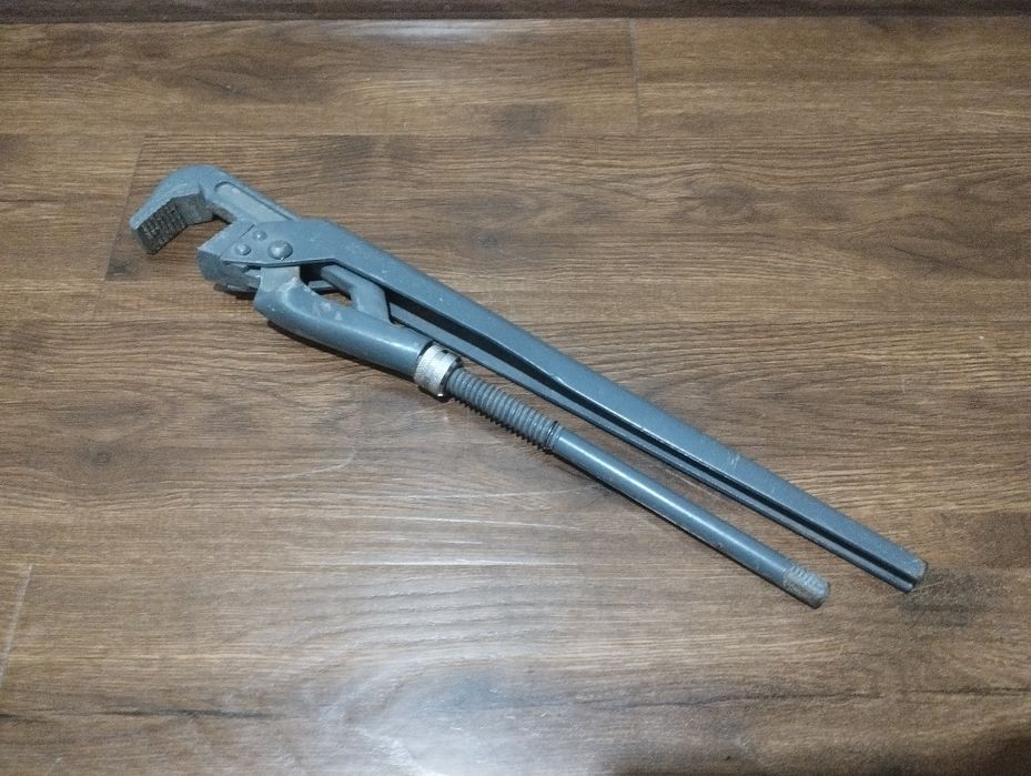 Разводной ключ для сантехники