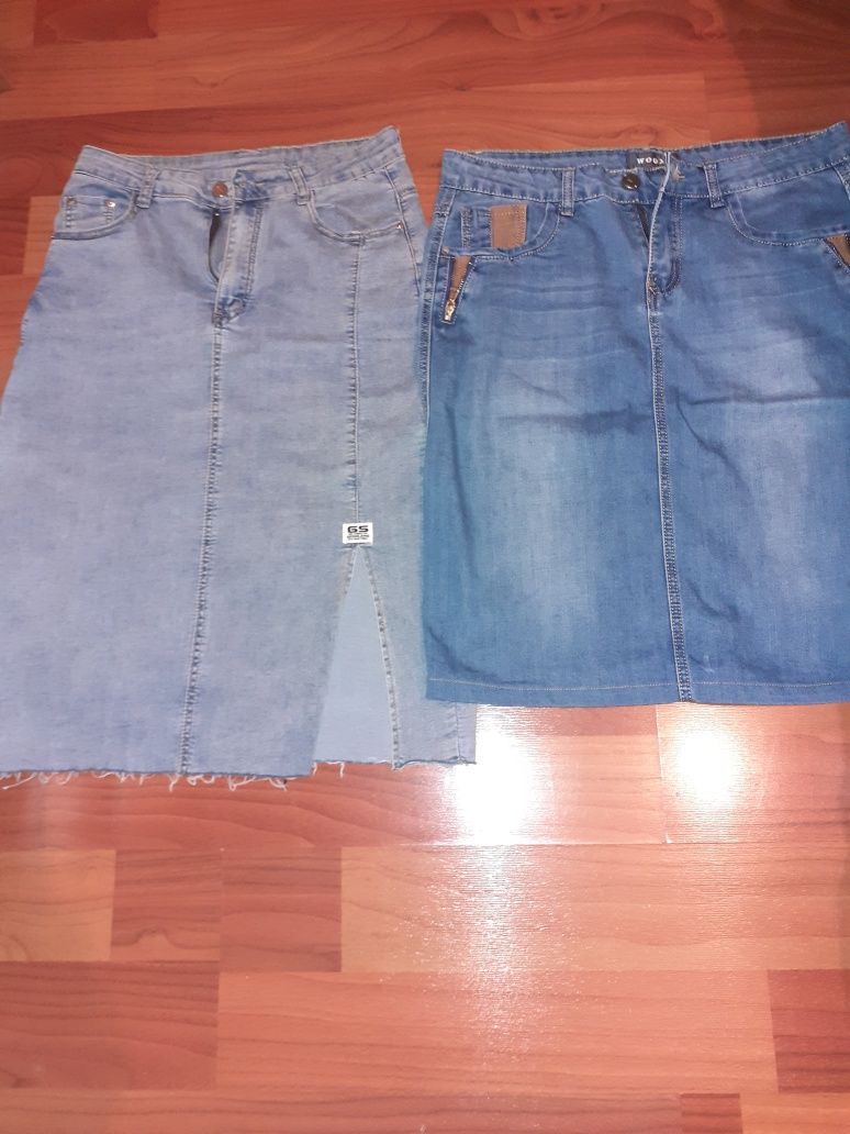 Юбки джинсовые 
Продам 2 джинсовые юбки б/у
Размеп 48-50
Цена : догово
