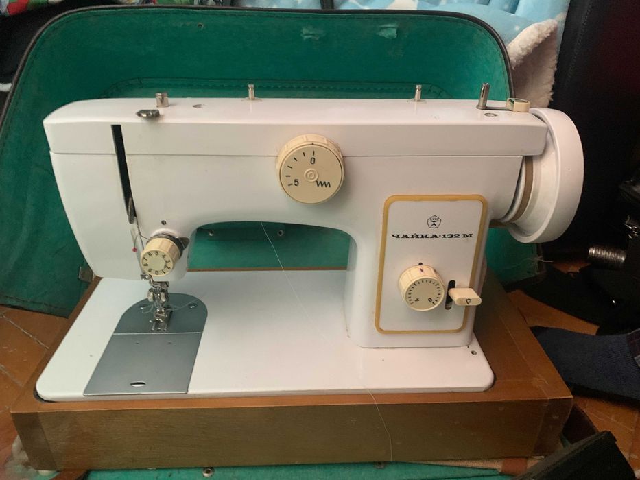 Vând mașină de cusut Chaika 132M