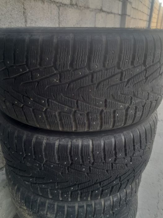 Продаётся Шины б/у R20