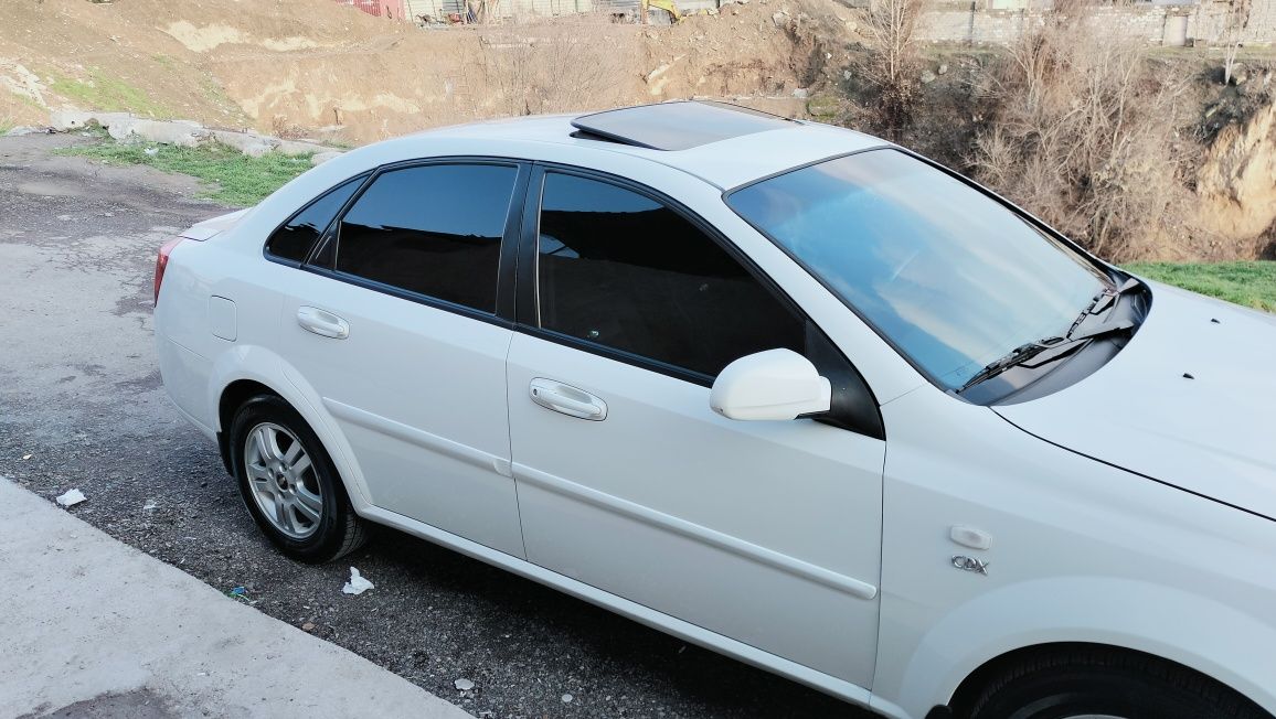 Lacetti sotiladi 3 pazitsa