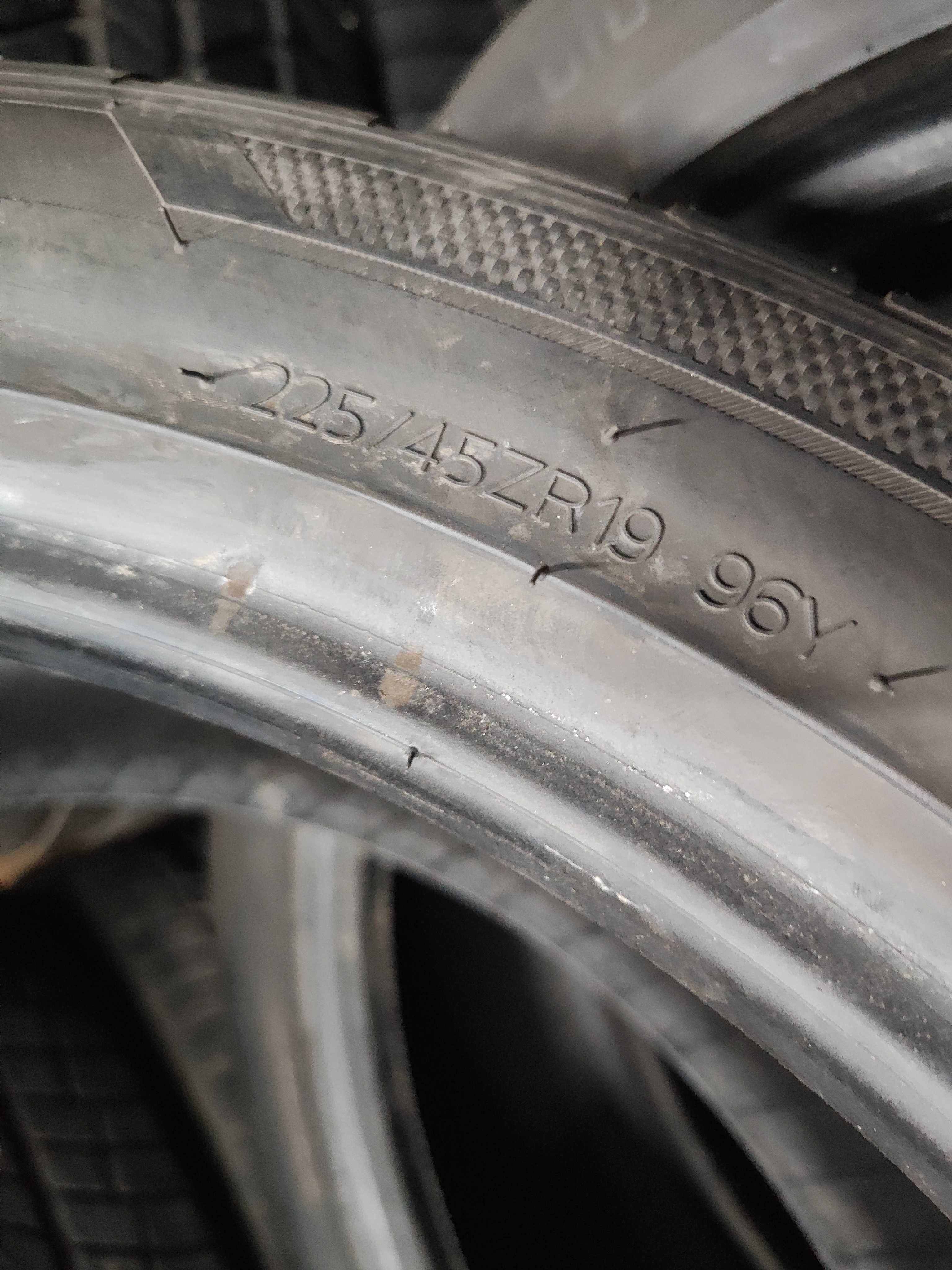 4бр.летни гуми 225/45/19 Hankook
