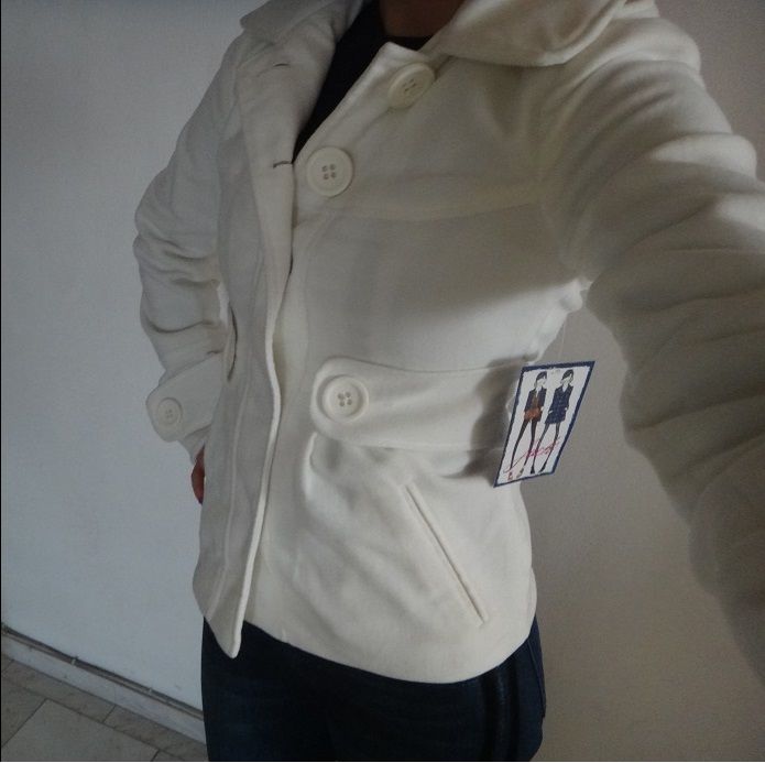 Чисто ново бяло палто с етикет