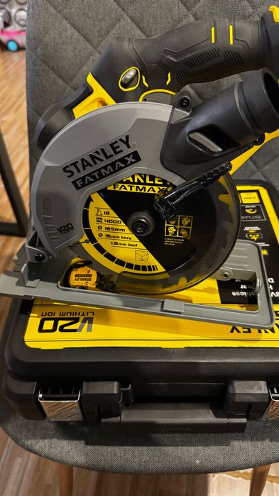 К-т уд.винтоверт и ръчен циркуляр Stanley FatMax V20 безчетков
