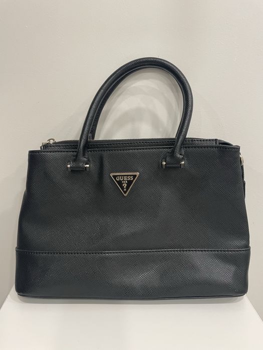 Маркова дамска чанта Guess