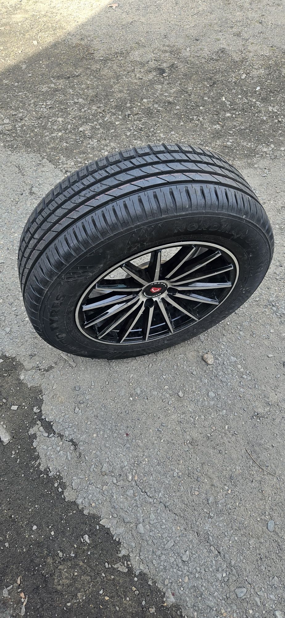 Продам колеса в сборе 205 60 r15 диск Vossen. Оригинал. Резина nokian