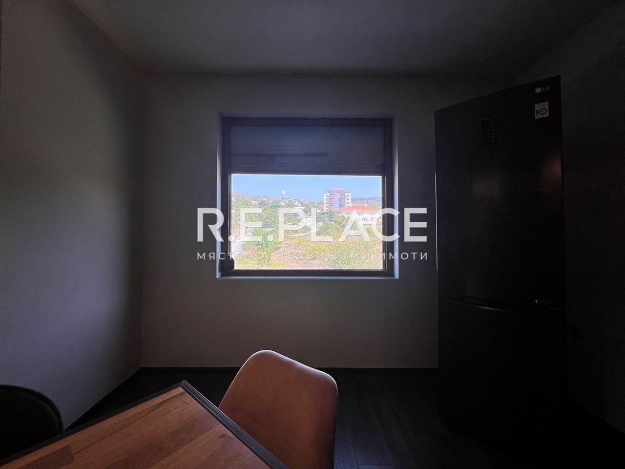 Продава се Тристаен апартамент в Варна, Възраждане 4 - 133 кв.м за 1627 €/кв.м - Снимка #4