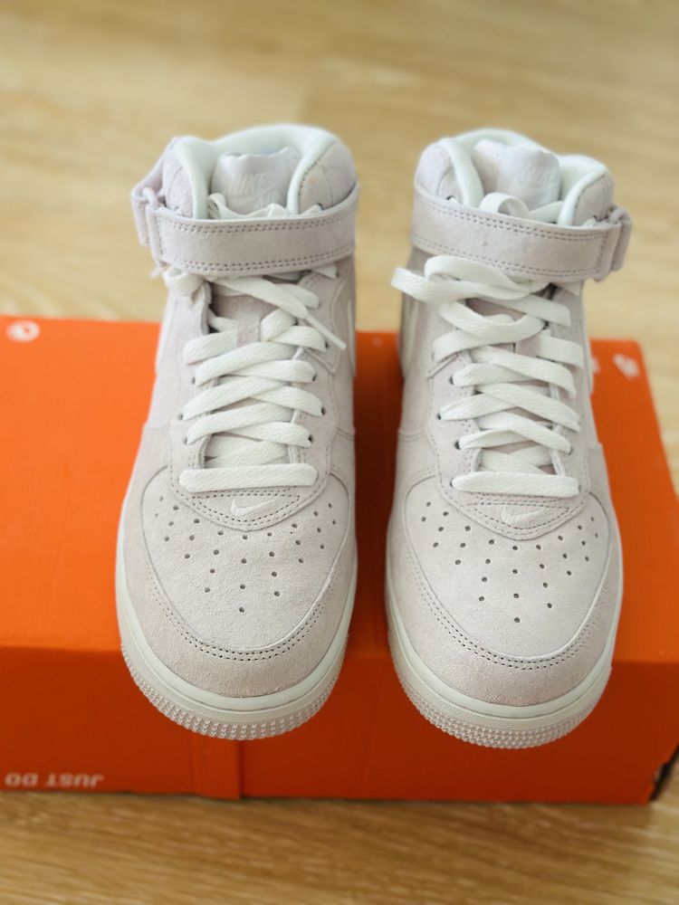 Nike- Air Force 1 Mid’ 07