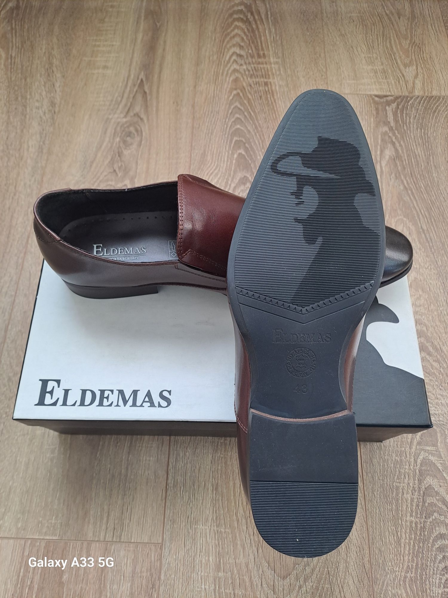 Noi! Vand pantofi de vara din piele pentru bărbați brand Eldemas.