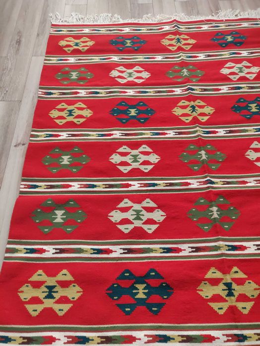 Covor oltenesc din lana cu motiv traditional - nou, impecabil