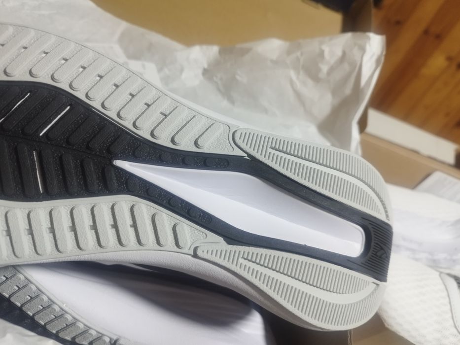 Маратонки Reebok, Hummel.