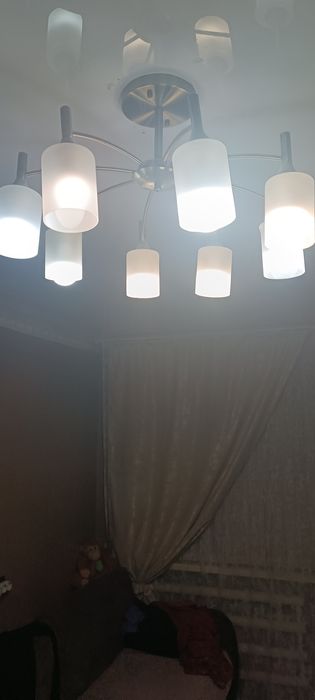 Продам люстру в отличном состоянии