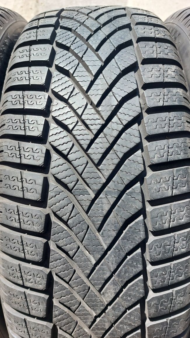 Зимни гуми 215/60/16 Falken Eurowinter 4 броя