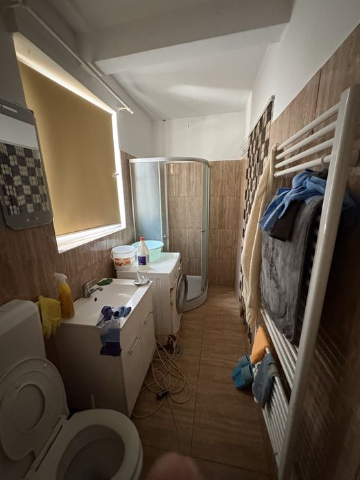 De inchiriat Spatiu  Comercial + Apartament