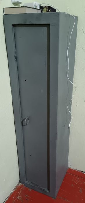 Продам сейф. 2 замка 5мм металл