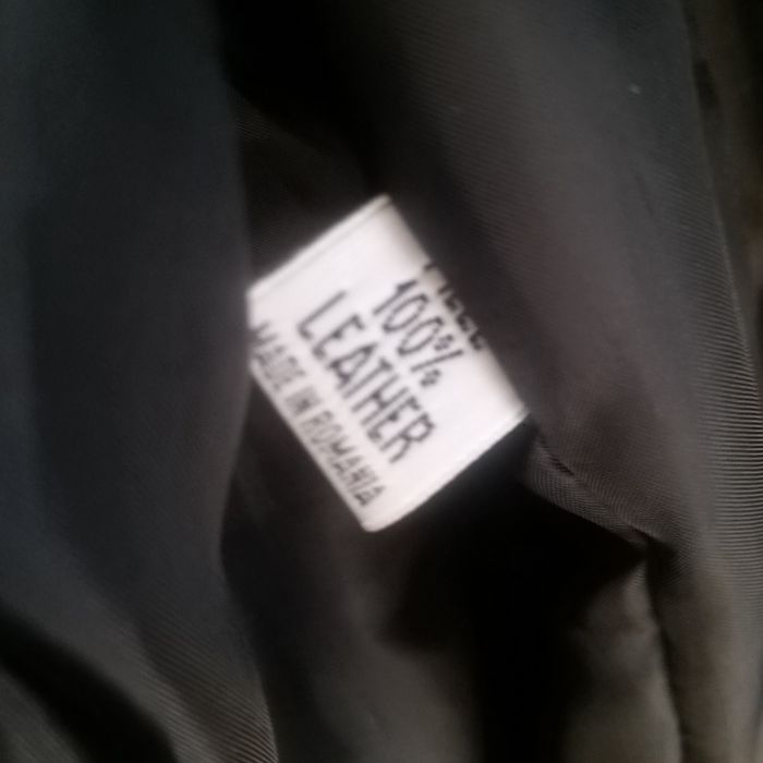 Vând geacă din piele naturală nouă