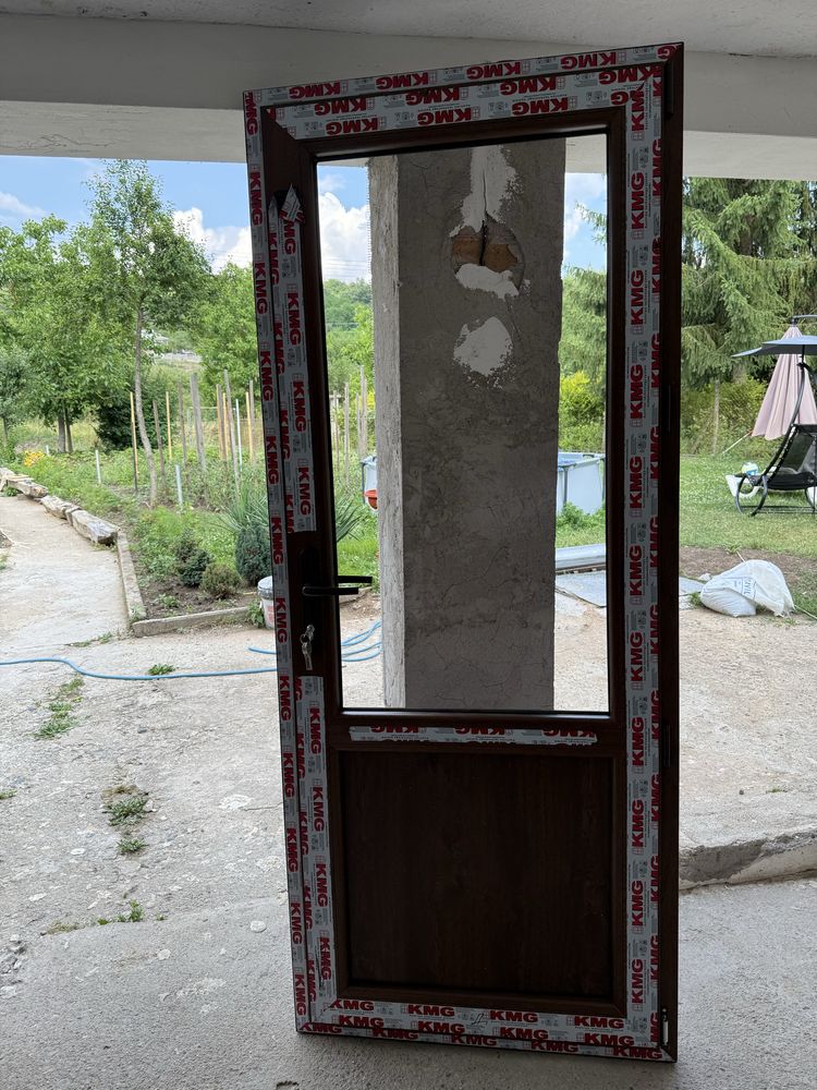 PVC врата 82.5см/2.00м