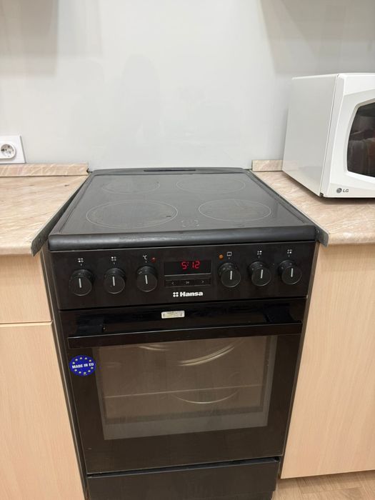 Продам плиту Hansa