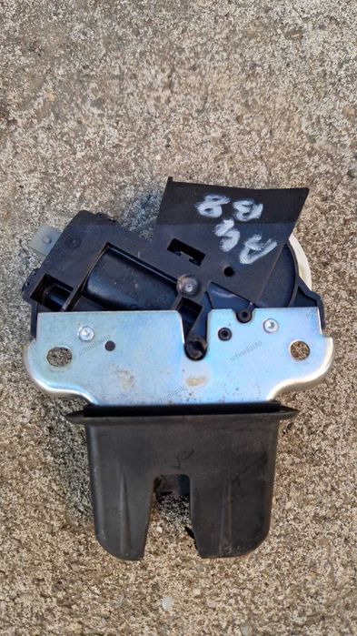 Broasca haion Audi A4 B8 cod 4F5 827 505