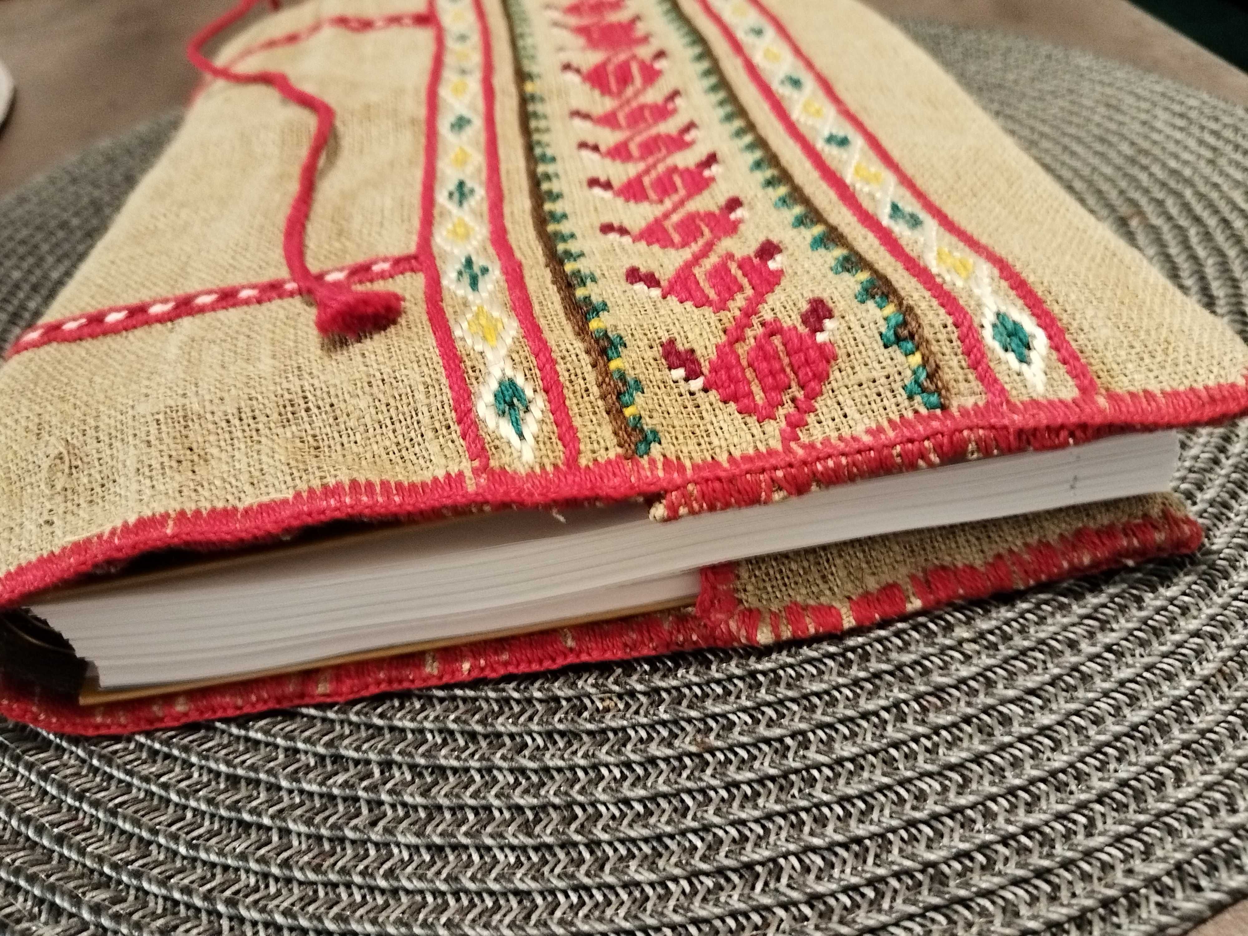 Нова подвързия/ Калъф за книга ръчно бродирана 100% суров лен