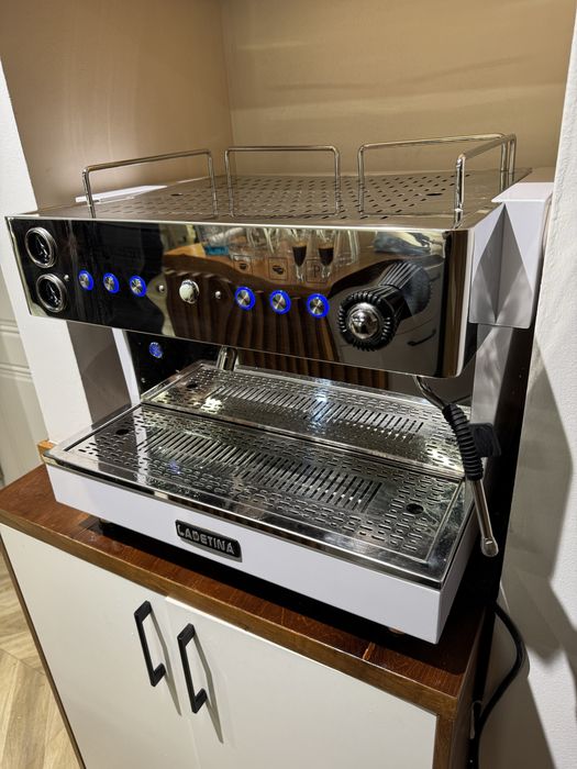 Продается кофемашина Ladetina