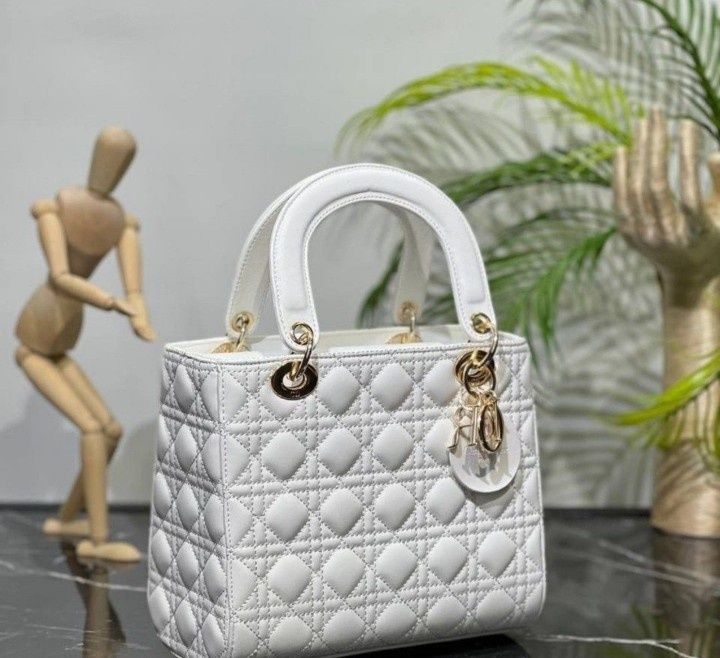 Geanta damă, model Lavy Medium,diverse nuanțe, saculet, etichetă