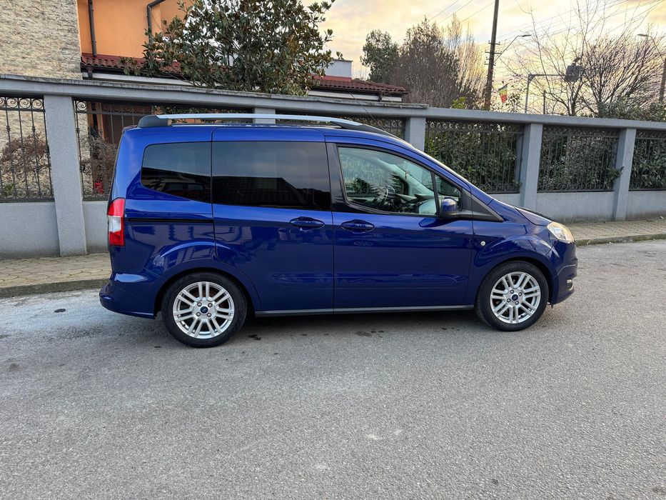 Ford Tourneo Courier Titanium