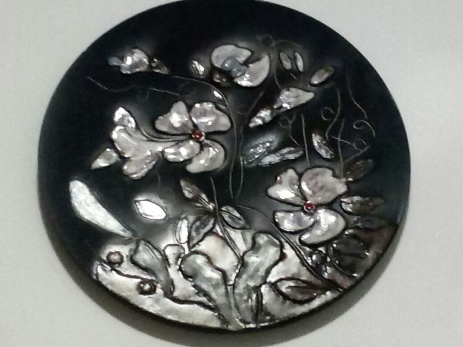 Aplica   de perete ,  bazorelief  diametru  de 28cm , decor deosebit